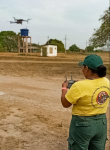 Mulher indígena em formação de drone – Ascom/CIR