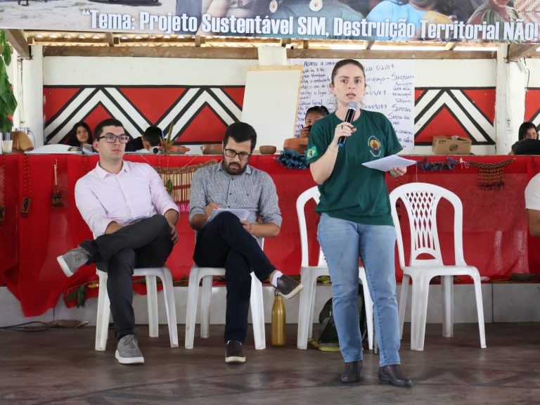 A representante da Funai/RR, Yané Uliana, reforçou que já foi feita a primeira visita à terra indígena e que de acordo com o prazo de dois anos, os trabalhos devem ser concluídos. Fotos: Ascom/CIR