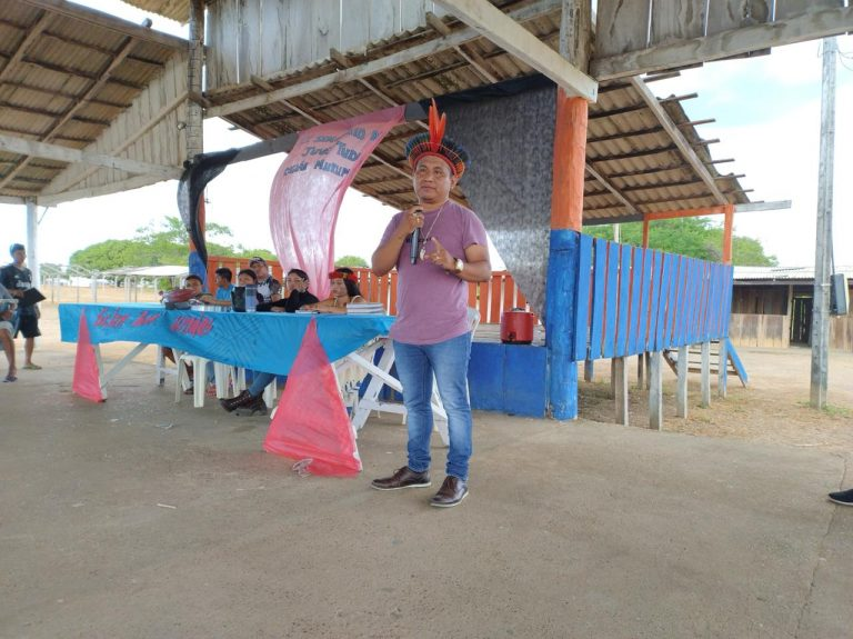 Enock Taurepang na roda de conversa – ASCOM/CIR
