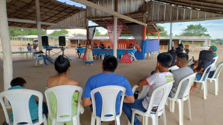 Raquel Wapichana em roda de conversa com os jovens – ASCOM/CIR